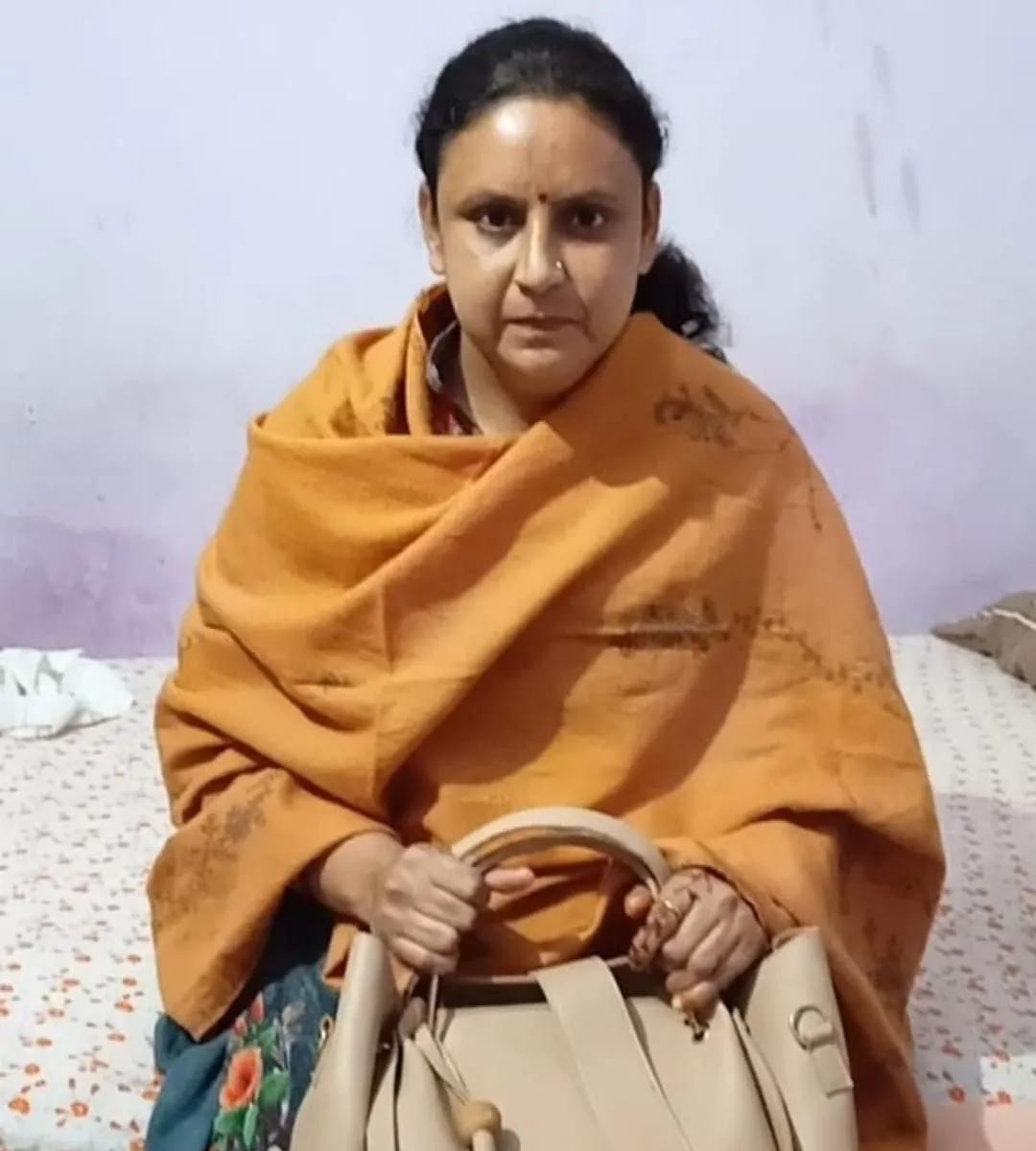 ਇਲਾਕੇ ਵਿਚ ਘੁੰਮ ਰਹੇ ਗੁੰਡਿਆਂ ਨੂੰ ਨੱਥ ਪਾਵੇਂ ਪ੍ਰਸ਼ਾਸਨ - ਮੈਡਮ ਸੁਮਨ ਅਨੰਦ 
