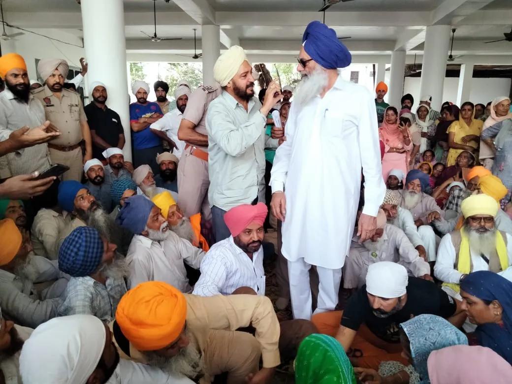 ਸ਼੍ਰੋਮਣੀ ਕਮੇਟੀ ਮੈਂਬਰ ਸਹਾਰਨਮਾਜਰਾ ਨੂੰ ਘੁਡਾਣੀ ਕਲਾਂ ਦੀ ਸੰਗਤ ਨੇ ਗੁਰੂ ਘਰ ਦੇ ਮਾਮਲੇ 'ਚ ਘੇਰਿਆ