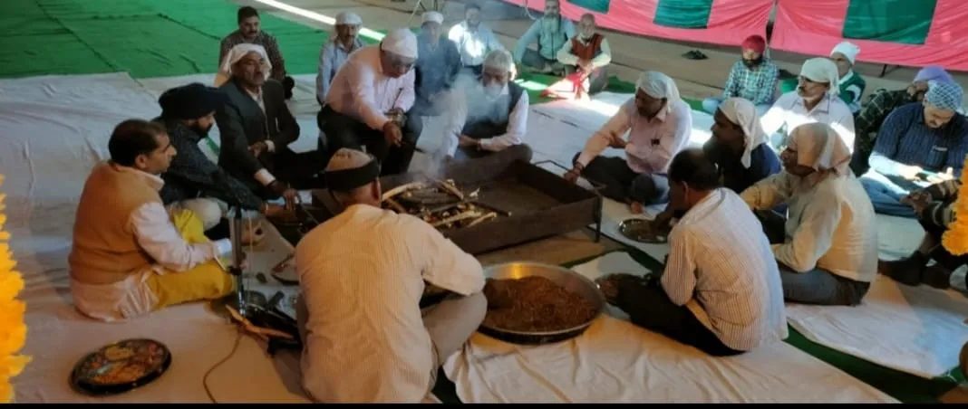 ਮੁਲਾਜ਼ਮਾਂ ਨੇ ਸ੍ਰੀ  ਵਿਸ਼ਵਕਰਮਾ ਜੀ ਦੀ ਪੂਜਾ  ਕਰਨ ਤੋਂ ਬਾਅਦ  ਲੰਗਰ  ਲਗਾਏ