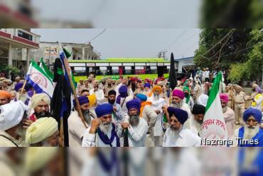 ਹਜ਼ਾਰਾਂ ਕਿਸਾਨਾਂ ਮਜਦੂਰਾਂ ਨੂੰ ਸੜਕਾਂ ਬੰਦ ਕਰਕੇ ਰੋਕਣ ਦੇ ਬਾਵਜੂਦ ਸੀ.ਐੱਮ. ਮਾਨ ਦਾ ਕਿਸਾਨ ਮਜਦੂਰ ਮੋਰਚਾ ਦੇ ਸੱਦੇ ਤੇ ਕਾਲੇ ਝੰਡੇ ਦਿਖਾ ਕੇ ਜਬਰਦਸਤ ਵਿਰੋਧ